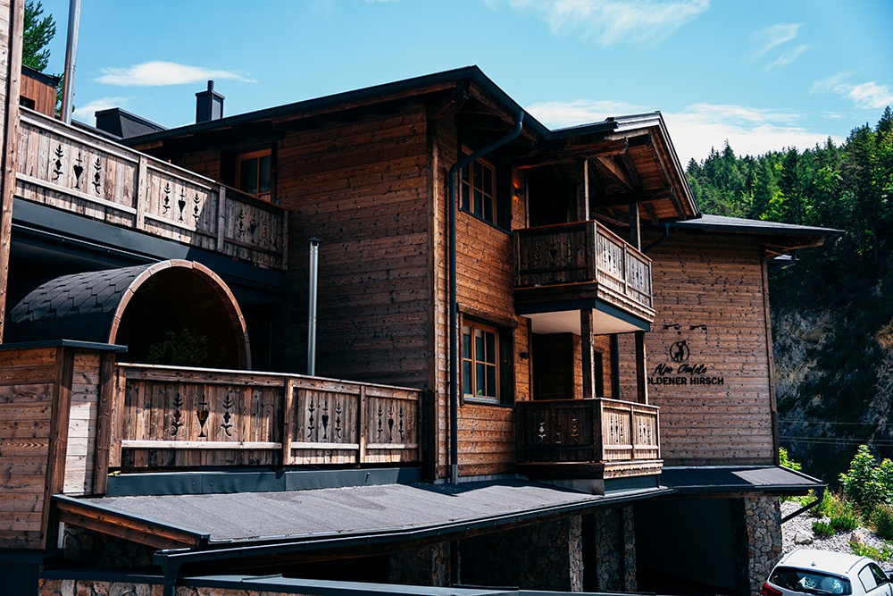 Alpe-Chalets-Goldener-Hirsch-von-aussen9452